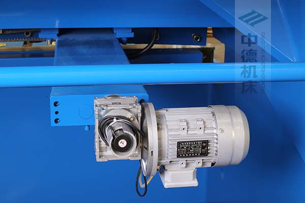 ZDS-1632后擋料AC電機與減速器一體，故障少，速度快.jpg